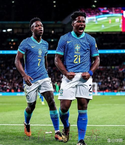 恩德里克在法国首秀惊艳：他是一头犀牛，腿如公牛——里昂九号的宣言